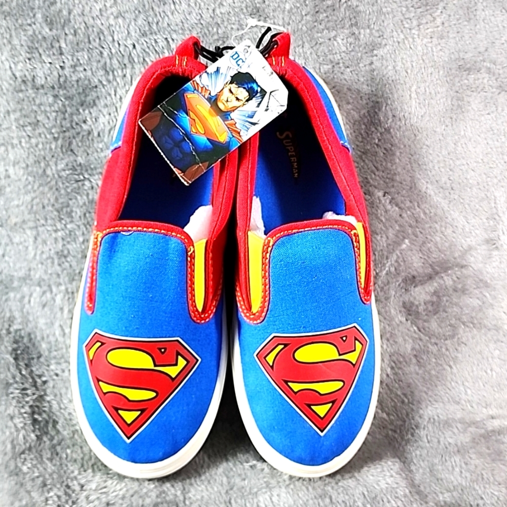 DC Comics Superman Boy's Slip on canvas shoes Size 4. NWT
